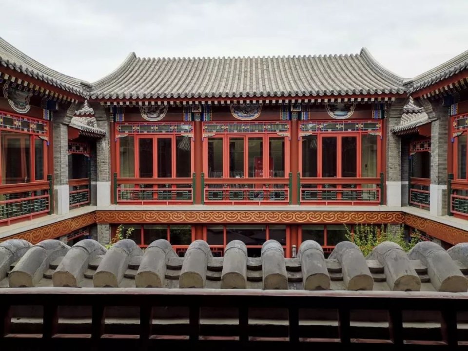 北京二环内现2万元㎡四合院小院2层楼挤满看房人