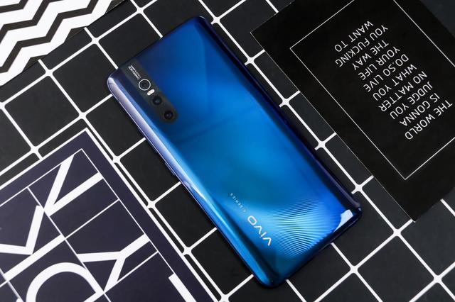 来自大自然的色彩vivox27雀羽蓝美出新高度
