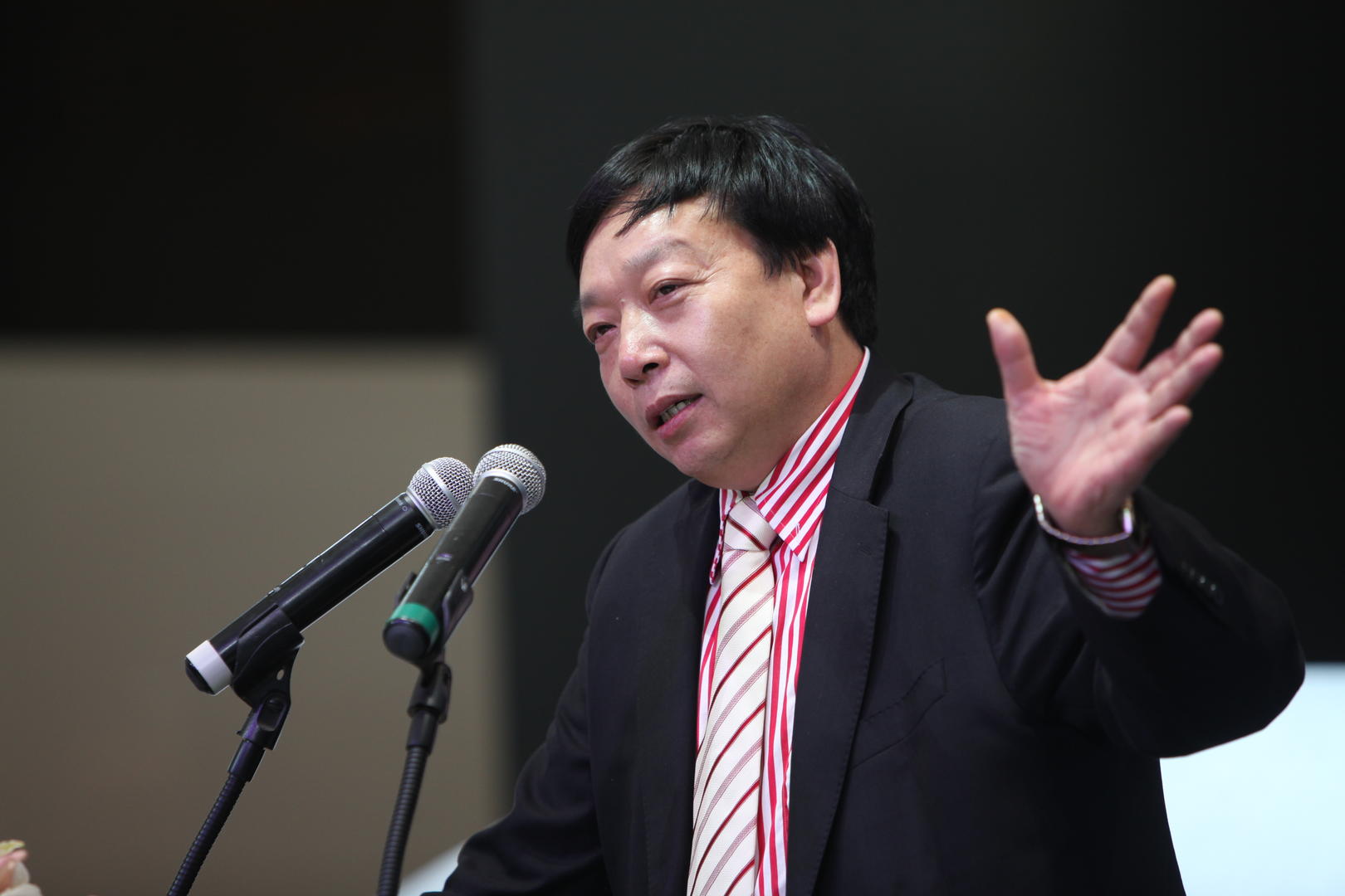 谁把加水就能跑的水氢车带进南阳当地多部门回应