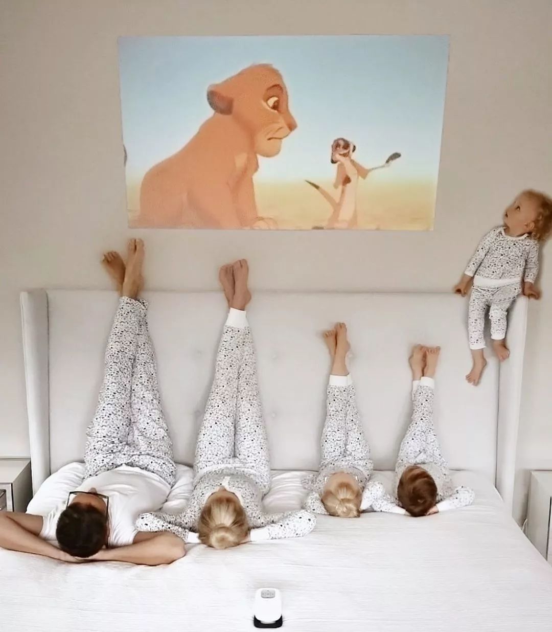 这拍照脑洞也太大了吧!小孩子都被他们玩上天了616161__凤凰网