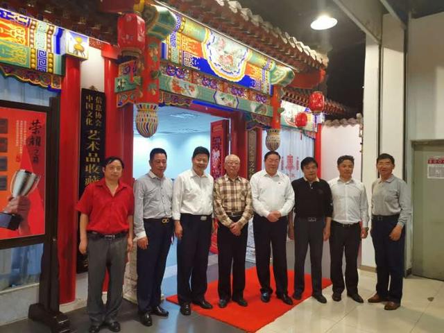 万国林亲临金源珠宝古玩城,视察《连甲榜书中华传统文化展》__凤凰网