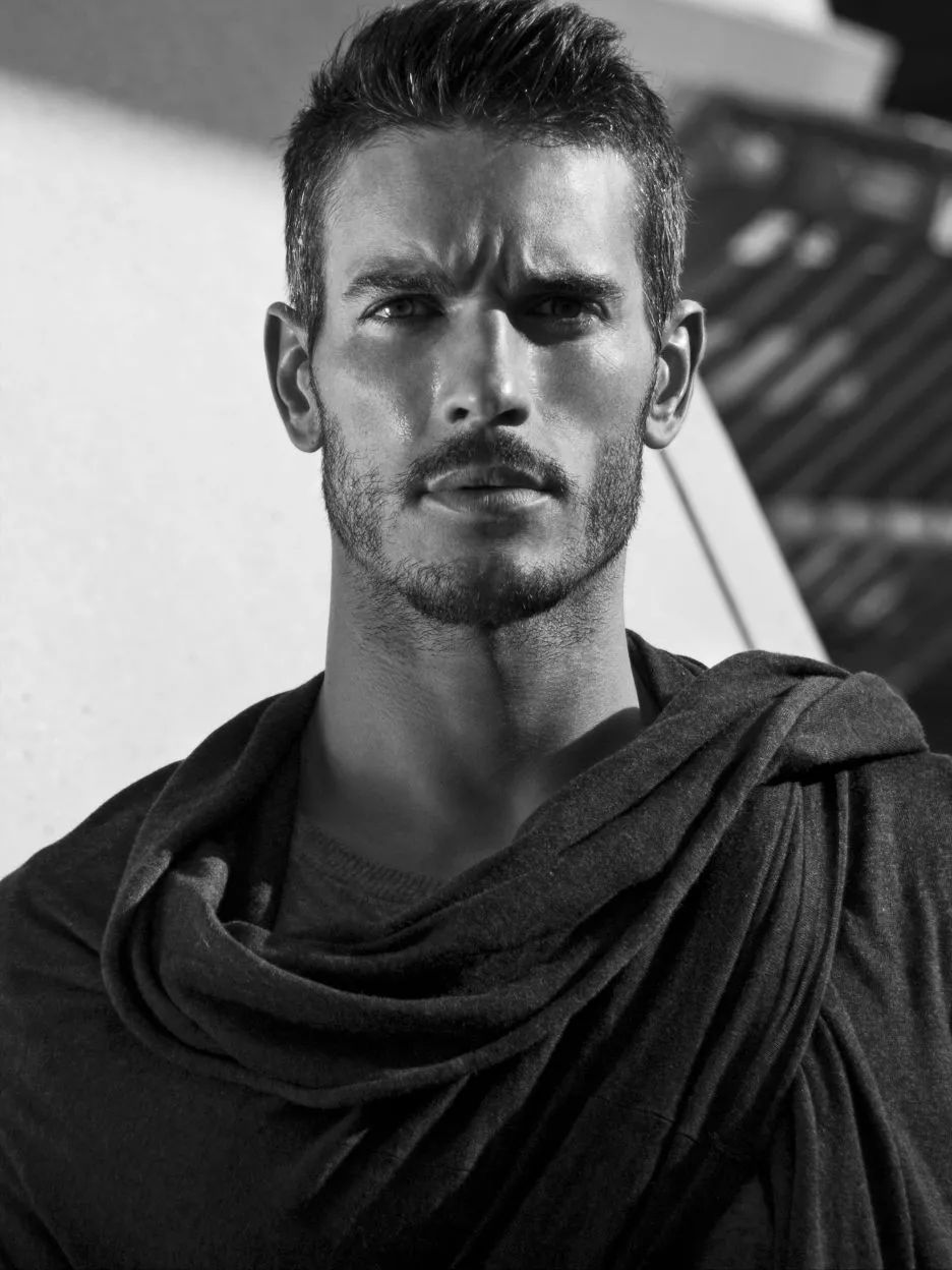 如今josh kloss已经38岁,转型成了daddy