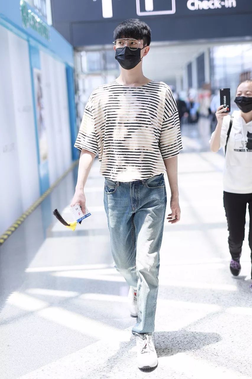 海报街拍入夏时髦穿搭跟男明星学学如何穿得更有型