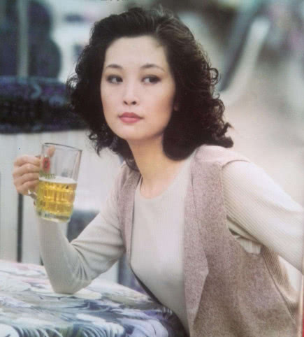 郑天玮和女星宋丹丹可以说是同学了,她和宋丹丹同一年参加过人艺学员