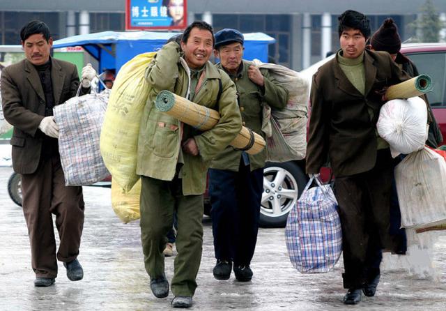 农民工回家宁愿坐长途汽车,也不搭乘低价飞机,这是为什么呢?__凤凰网