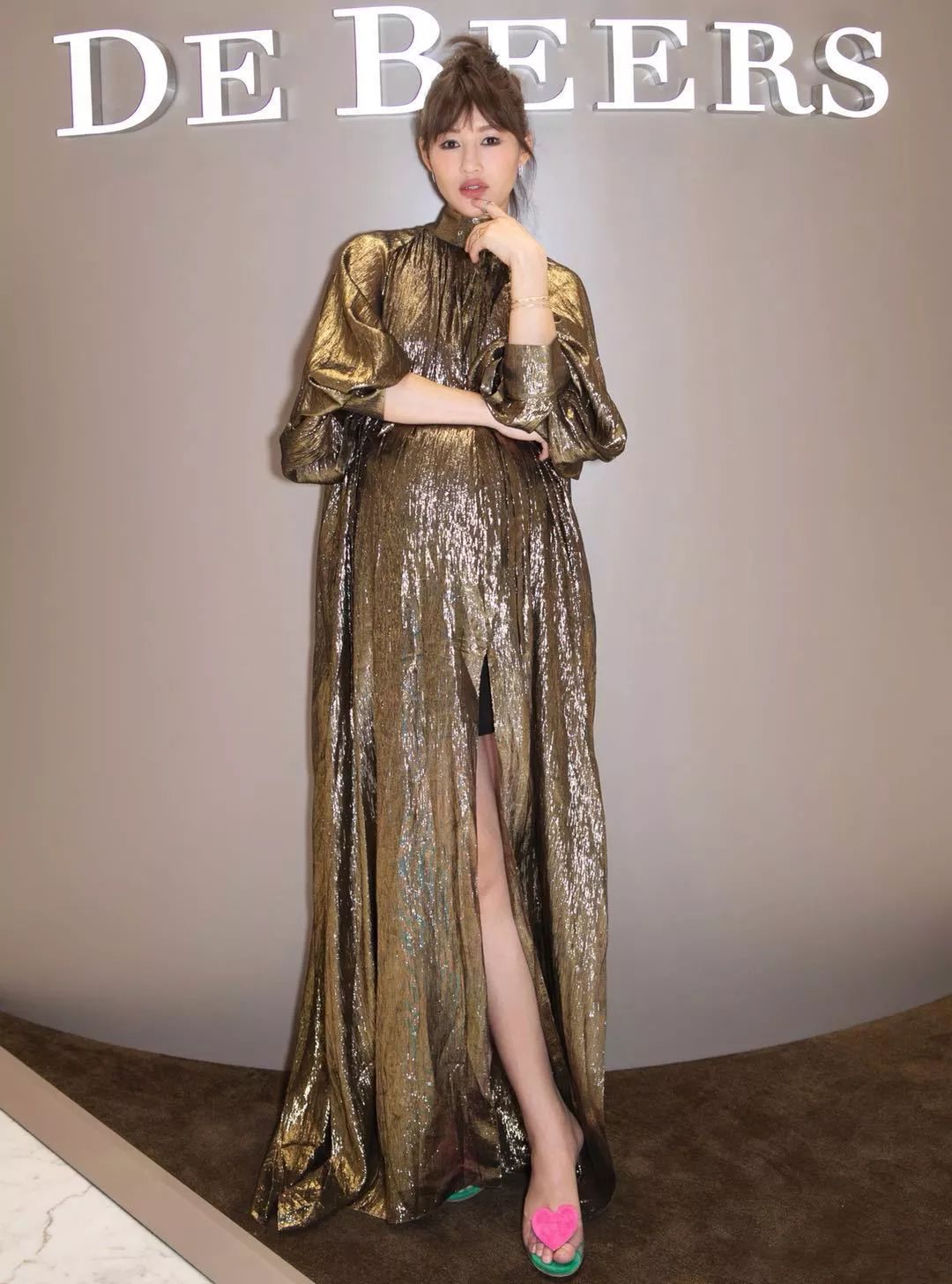 四位孕妈分享穿搭麦迪娜卫衣阳光陈燃露肩性感孕期也要美美哒