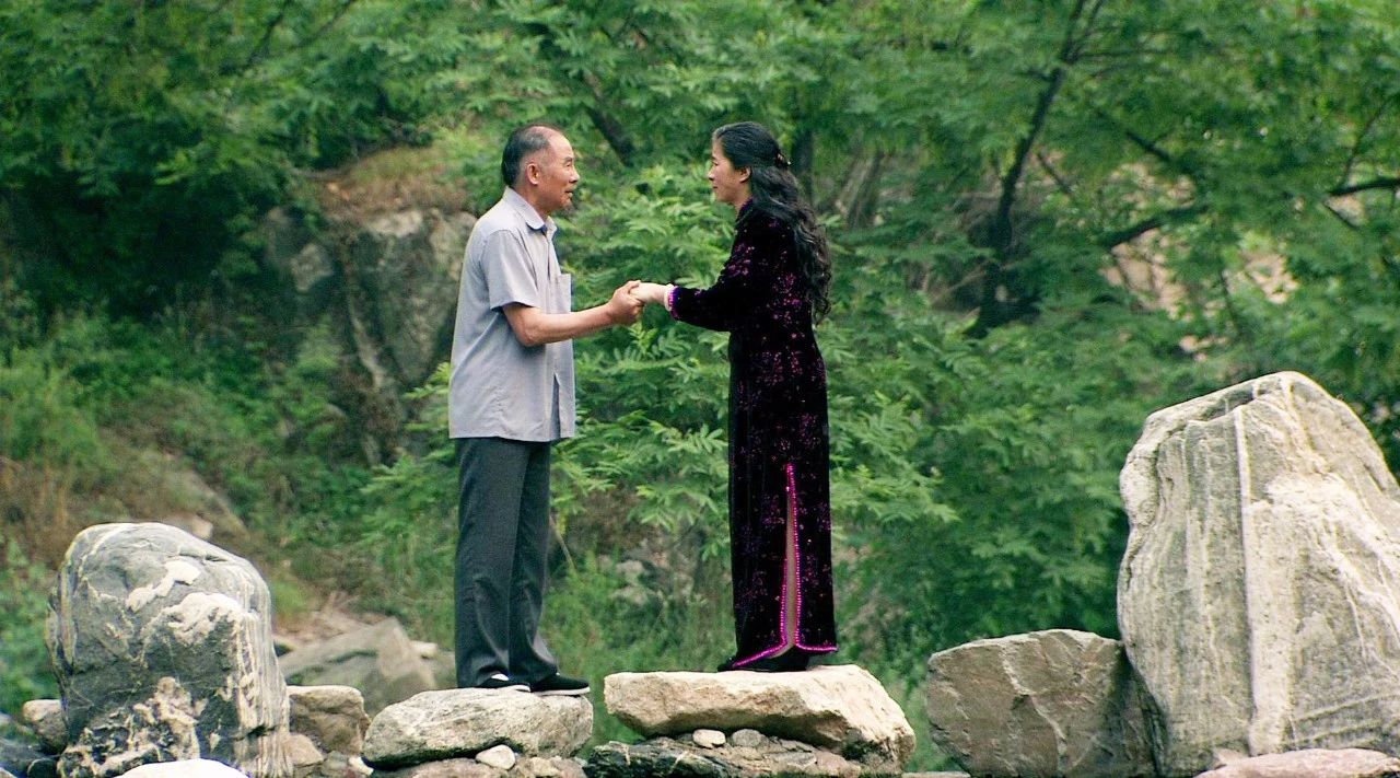 靠方言火的电影你知道几部?无名之辈不算啥,它最接地气!