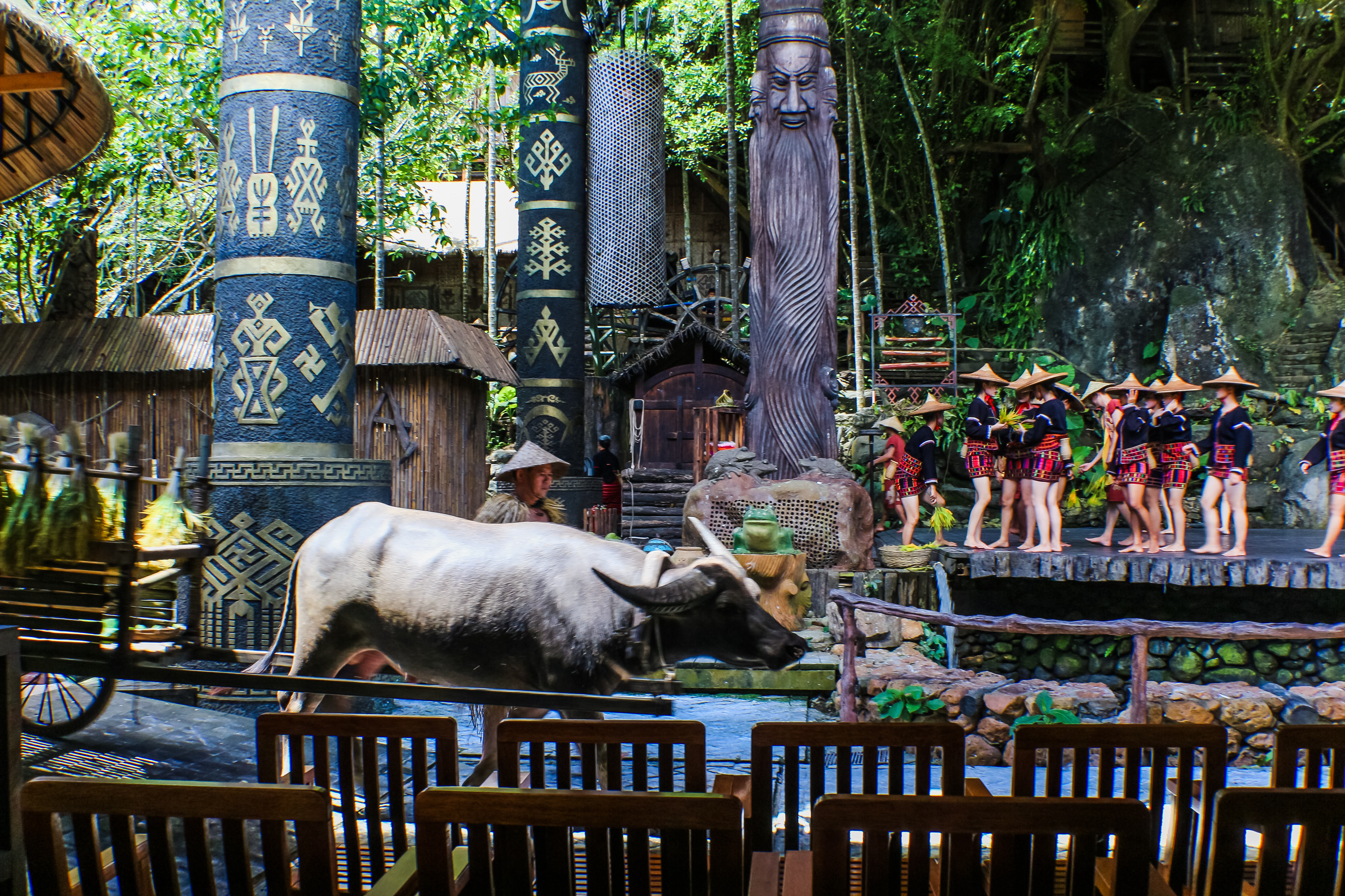 非遗文化之旅槟榔谷讲述海南的黎苗故事