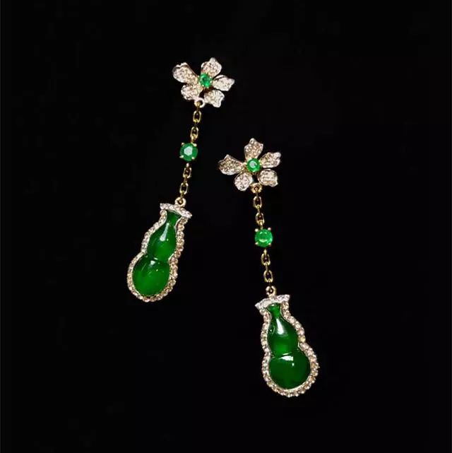 (新中式翡翠耳环 图片来源于网络)
