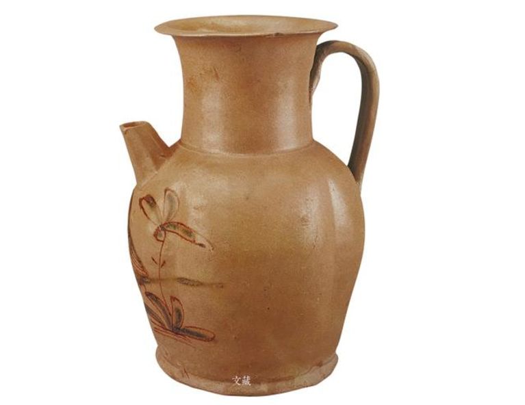 红瓷是瓷胎上用铜红料着彩,然后施透明釉,用高温一次烧成的釉下彩瓷器