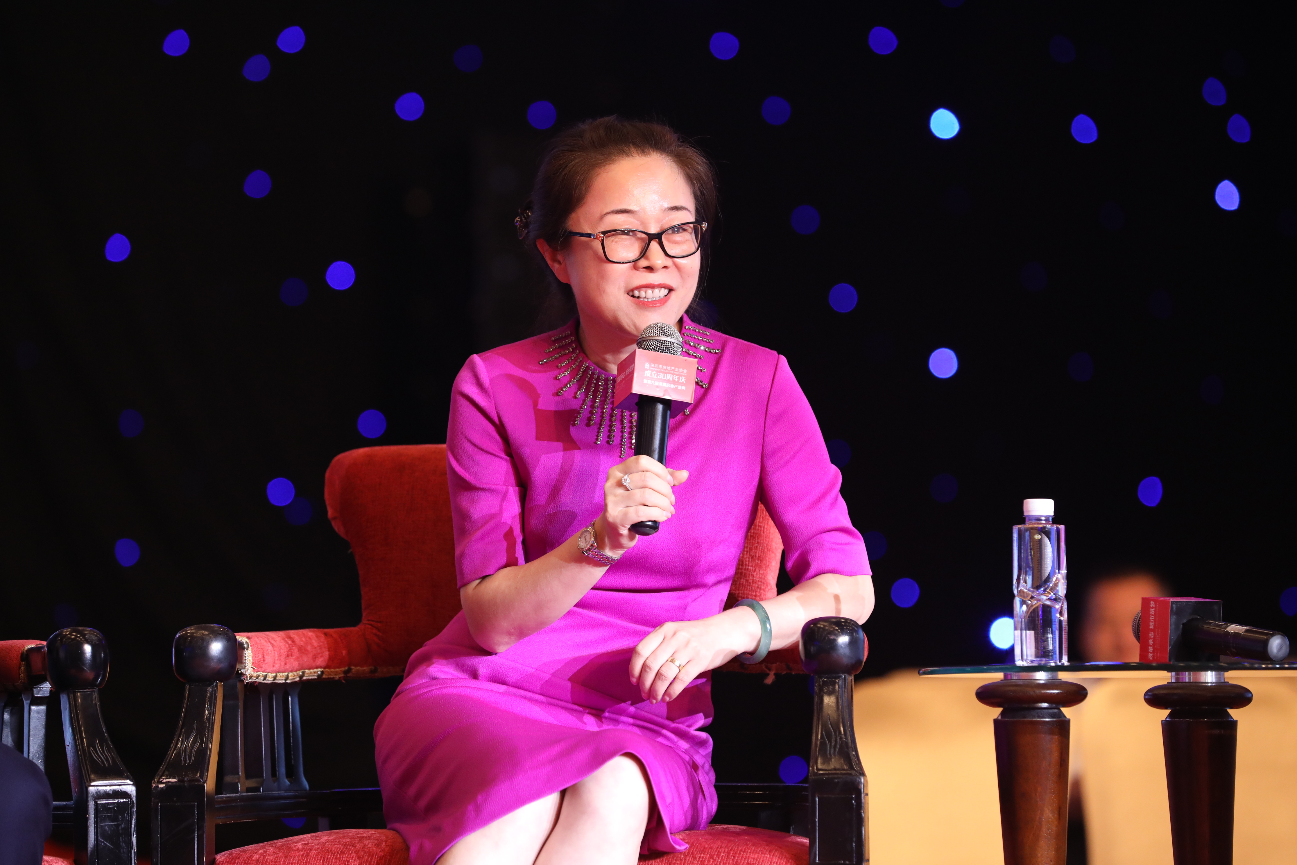 益田集团董事,副总裁夏冰认为,作为房地产行业,其实在深圳发展的时间