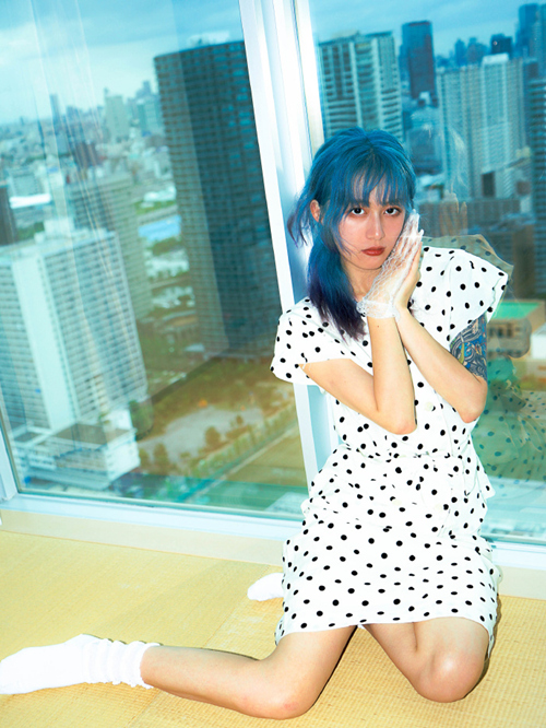 李诞老婆黑尾酱非主流造型曝光,网友:又土又黑