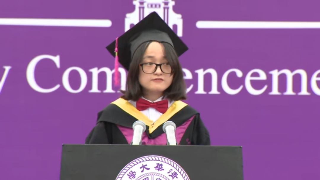 2018年,在获得免试保研资格之后,张薇选择了延迟入学,加入清华大学第