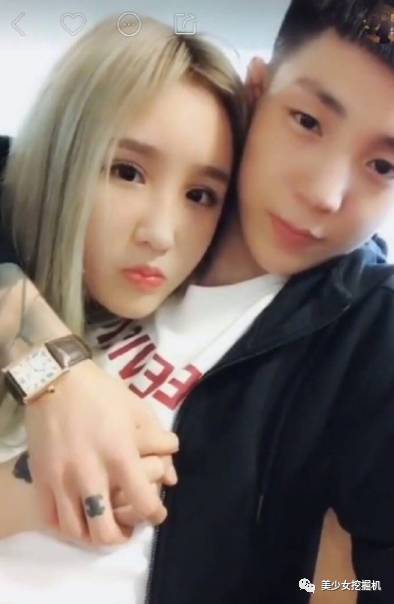 快手唯一宅男女神整成了青蛙眼