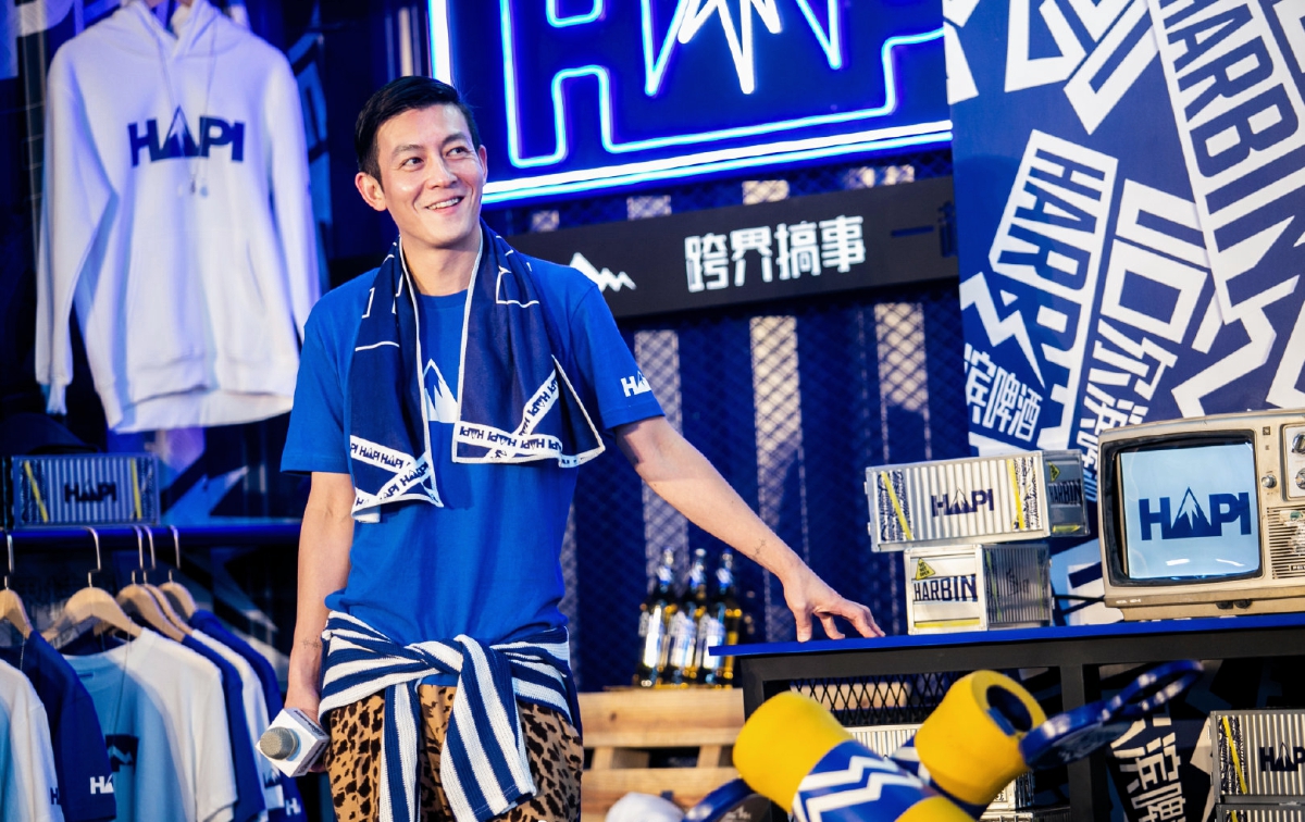 陈冠希潮装帅气亮相 跨界厂牌分享设计灵感