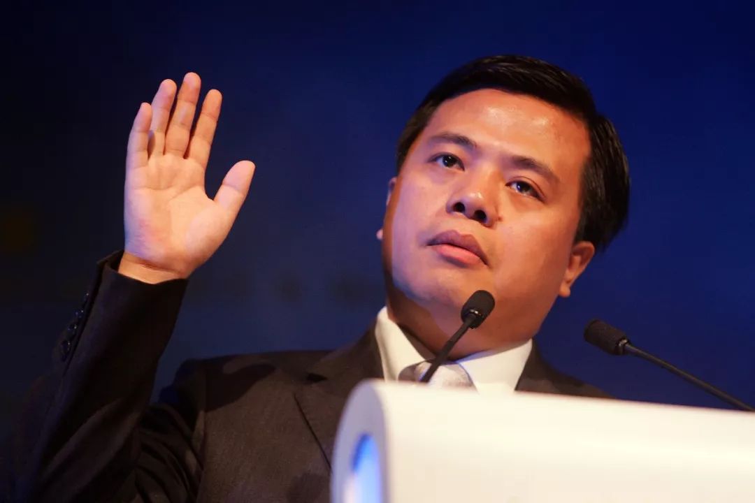 他开始卖掉盛大所有运营业务,转型做全球投资,并将"脑研究"作为了事业