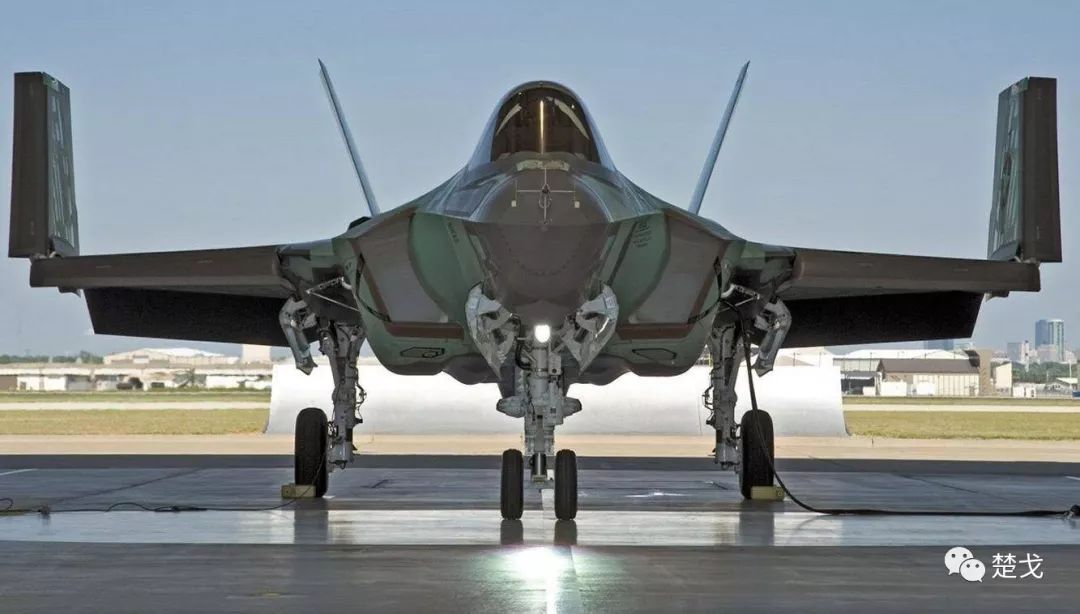 上舰的f35c的襟副翼必须分割