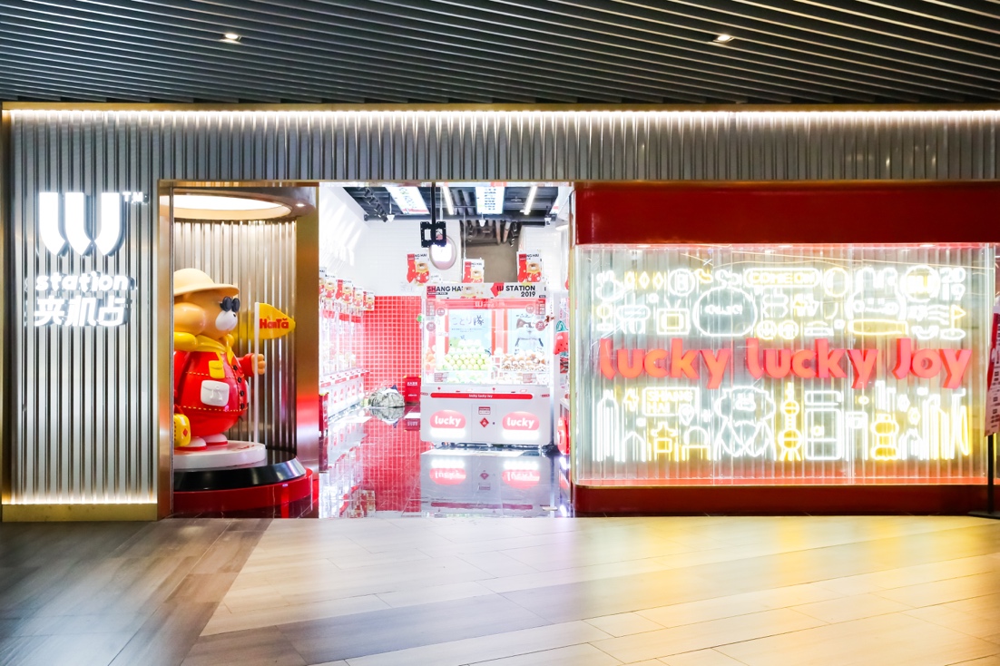 llj夹机占落地白玉兰广场潮流派搅热上海夜经济