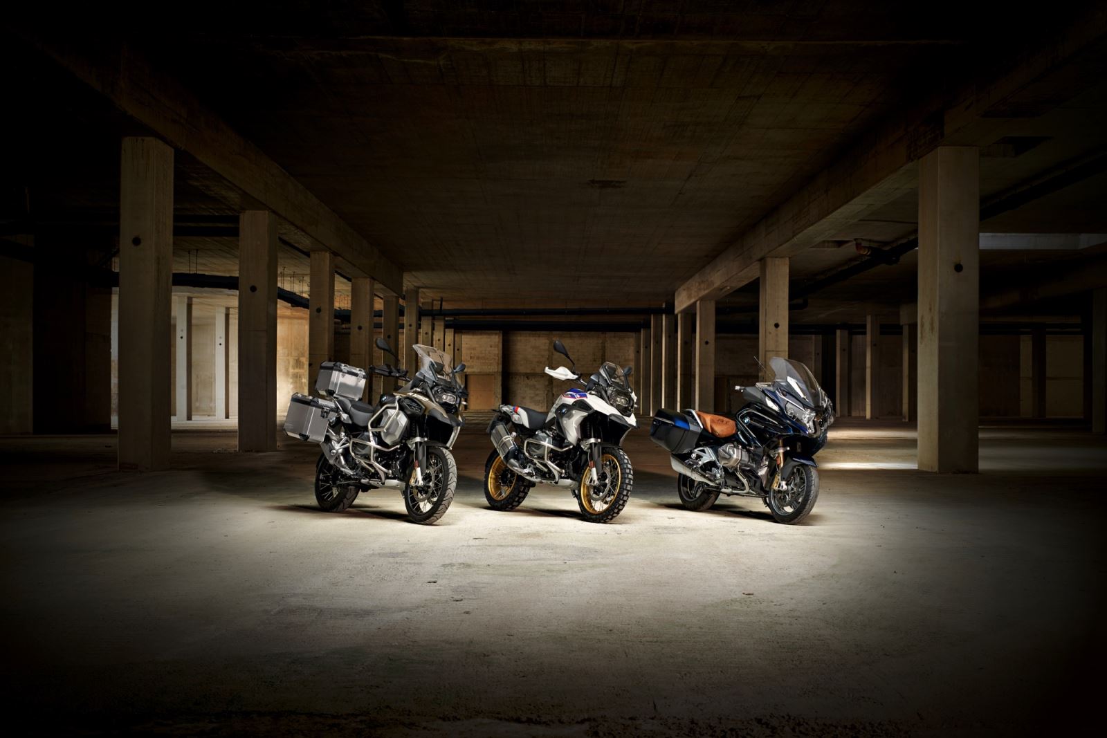 以创新续经典以自由驭灵魂bmw摩托车全新r1250系列耀目上市