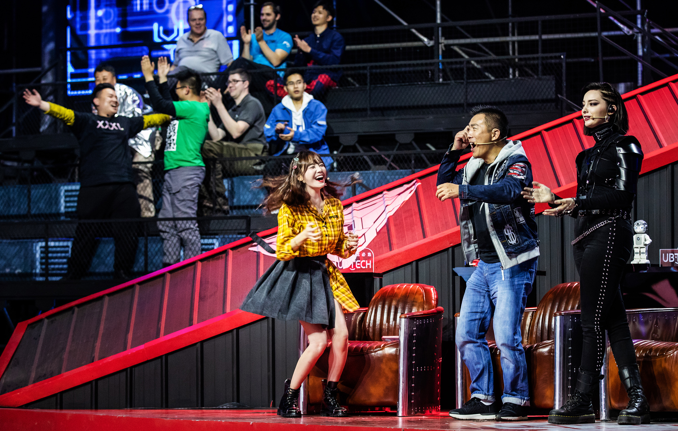 昨晚,黄金档综艺《铁甲雄心2》的第三期正式开战,12支来自国外的格斗