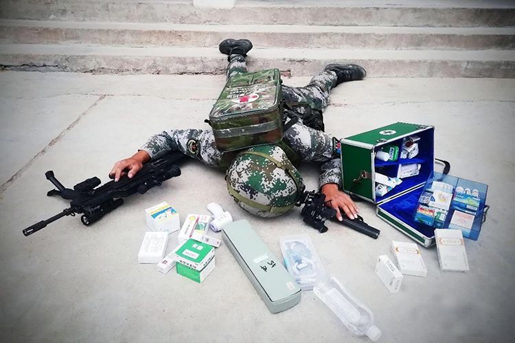 医疗兵的姿势