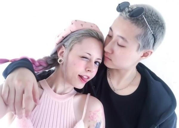 19岁小龙女吴卓林结婚与31岁女友andi亲密同框妈妈吴绮莉表示支持