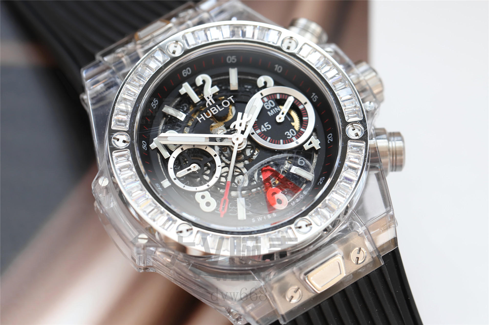 大v腕表(大唯时刻)科技感十足的宇舶大爆炸透明腕表__凤凰网