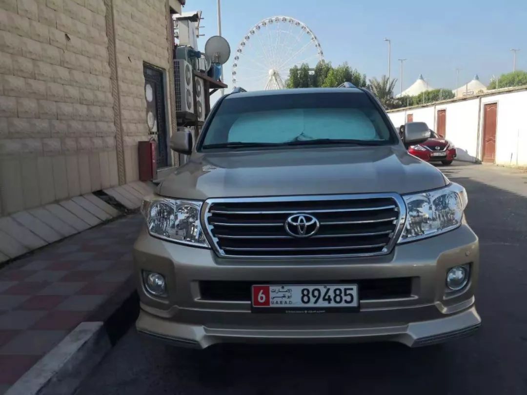 中东富豪究竟开什么车?阿布扎比街头现场目击