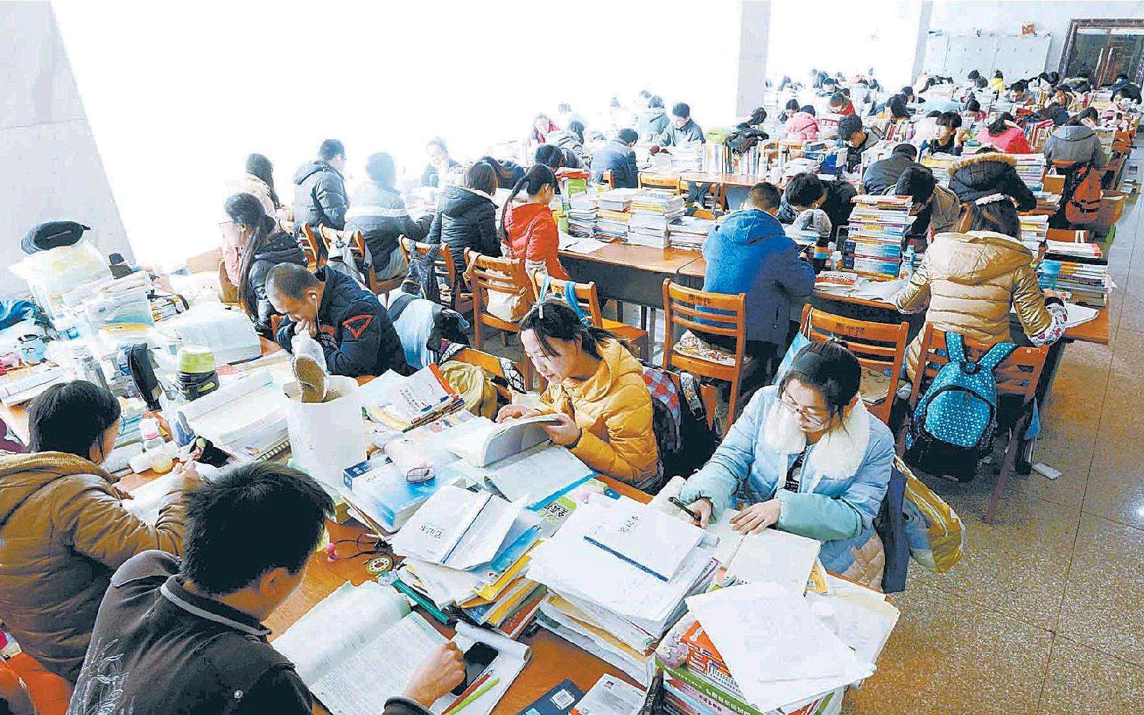 人数飞涨的考研大军——美丽理想之下的巨大焦虑__凤凰网