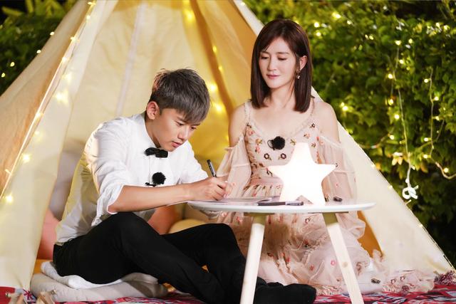 虽然张杰谢娜这一路的情感也是有过挫折,甚至一度出现谢娜想要放弃这