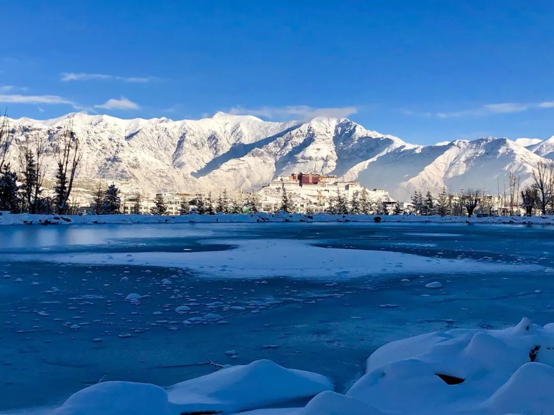 拉萨冬日的雪景真的美