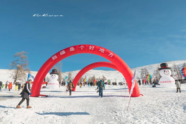 從塔拉特村村口蜿蜒盤旋上山,就到可可托海國際滑雪場.