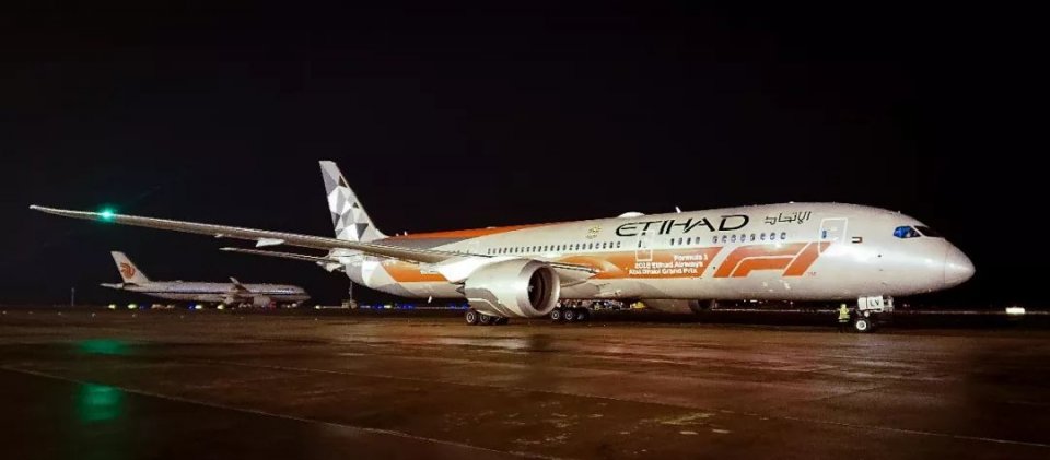 阿提哈德航空波音787-9正准备出港,来的是崭新的f1彩绘机!