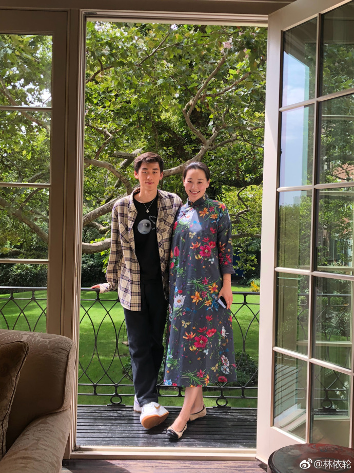林依轮老婆生病住院大儿子深夜陪伴网友太暖心
