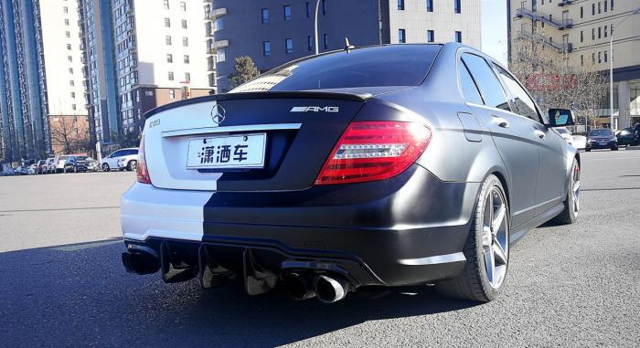 奔驰c黑白双拼 白天不懂夜的黑 秀出个性 秀出时尚潮流