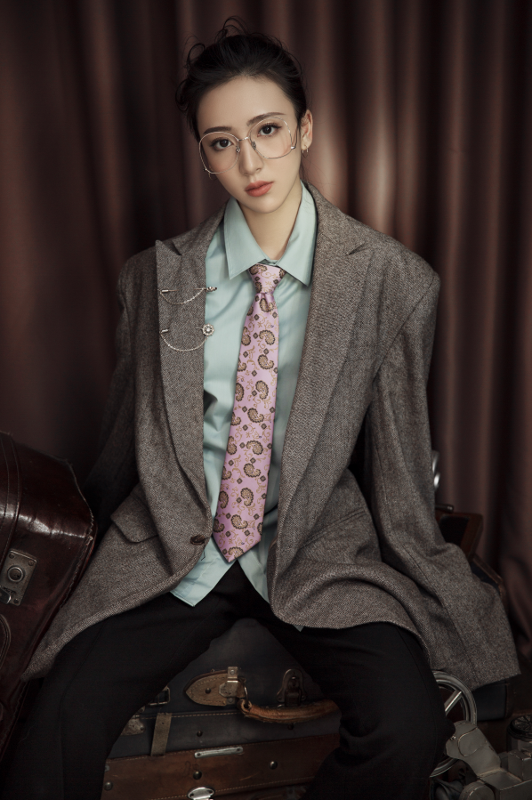 倪美诗英伦风写真首发 英气十足诠释多重"美"__凤凰网