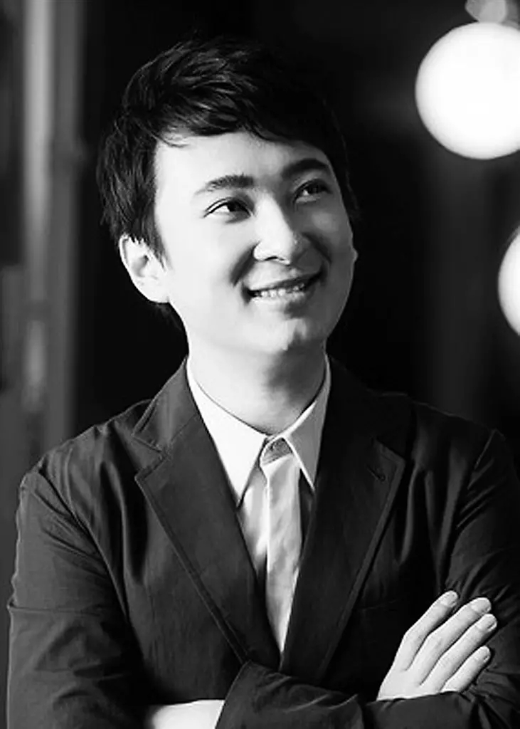 第一个是由我们富二代中顶级流量王思聪出场:哪个长相合你胃口,从身高