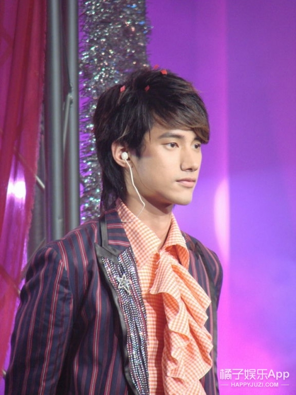 还记得2006届加油好男儿吴建飞吗他现在长这样啦