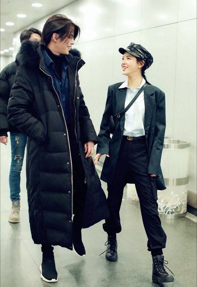 张予曦与男友机场大秀恩爱仿佛拍偶像剧这对高颜值情侣看傻路人