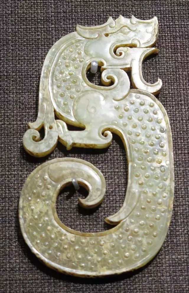 s形龙青玉佩