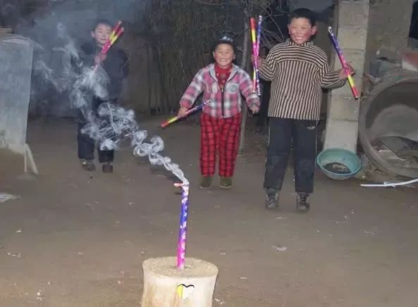 小时候过年放的“炮仗”大集合,快来看看你玩过哪几种__凤凰网