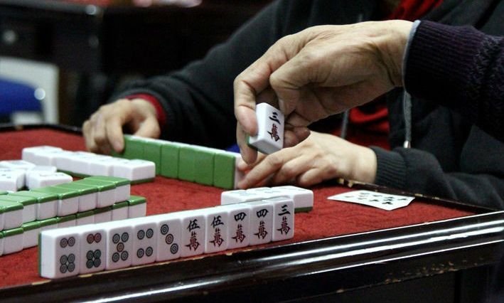 丽江一女子熬夜打麻将杠上花那一瞬意外发生