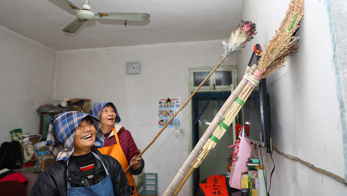 除尘剪窗花写春联奘糕上海乡村的宅基上年味越来越浓了