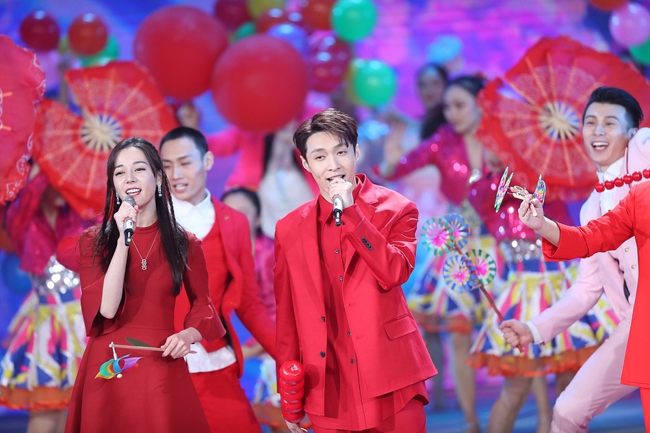 凤凰传奇,钟汉良,迪丽热巴,张艺兴,周冬雨表演歌舞《中国喜事》,活力