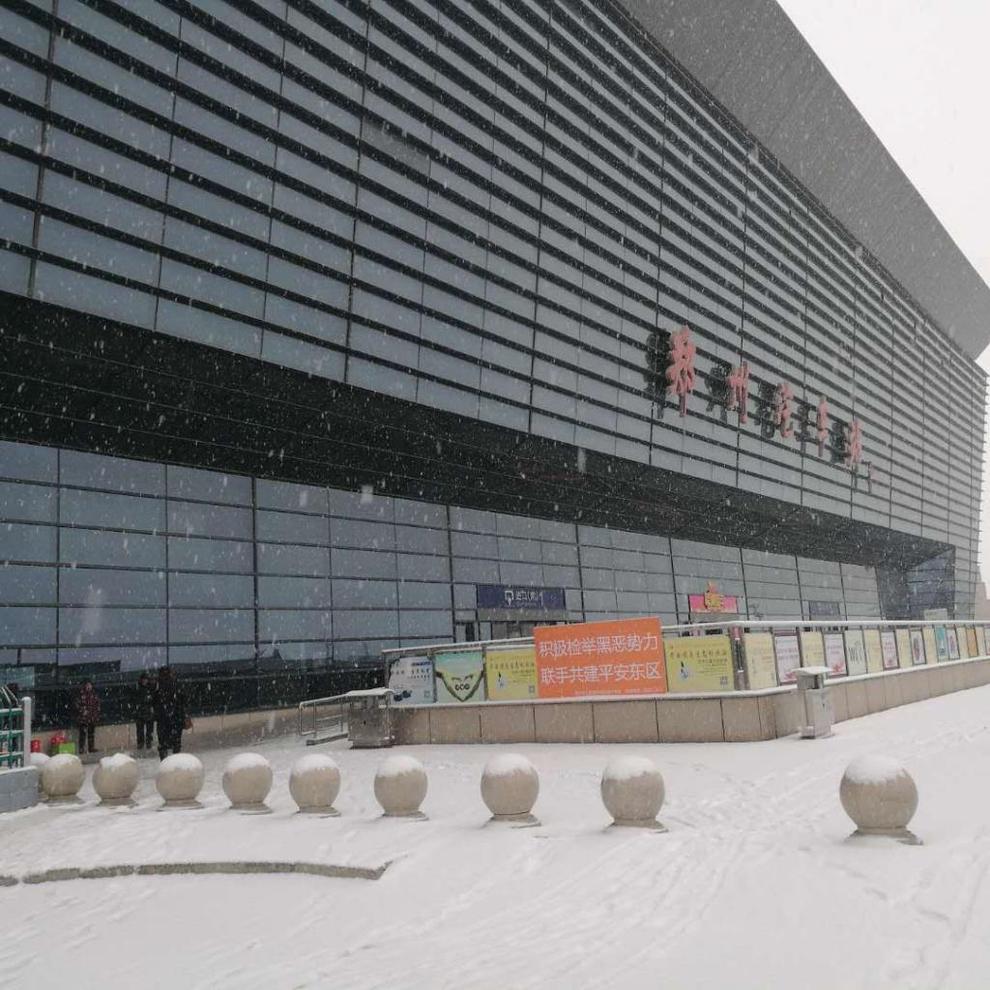 因大雪郑州汽车东站大部分班次停班实行见车售票