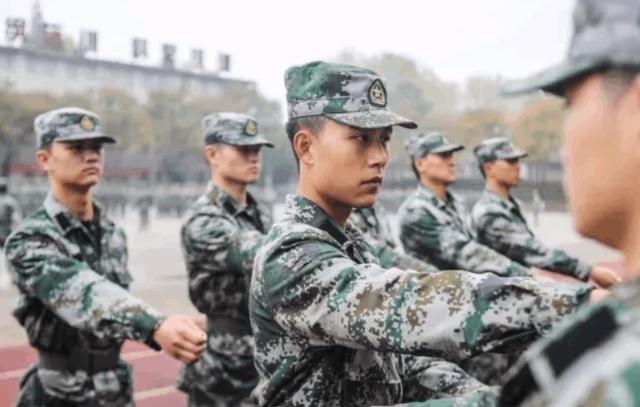 义务兵一般要服役多长时间？为什么部队还会鼓励二次服役？__凤凰网
