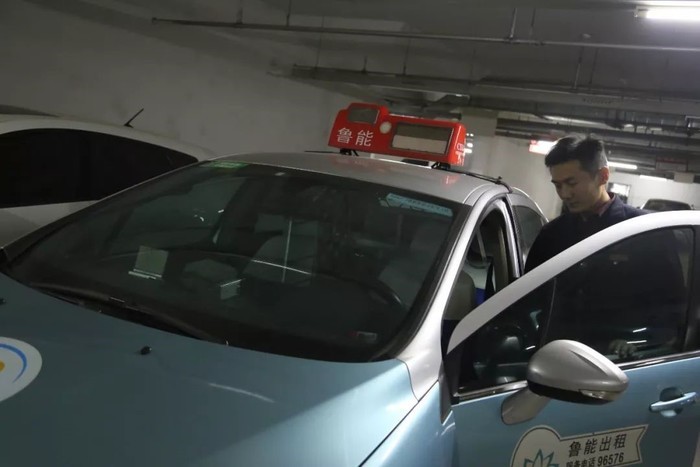 济南:一对夫妻档出租车驾驶员的日与夜