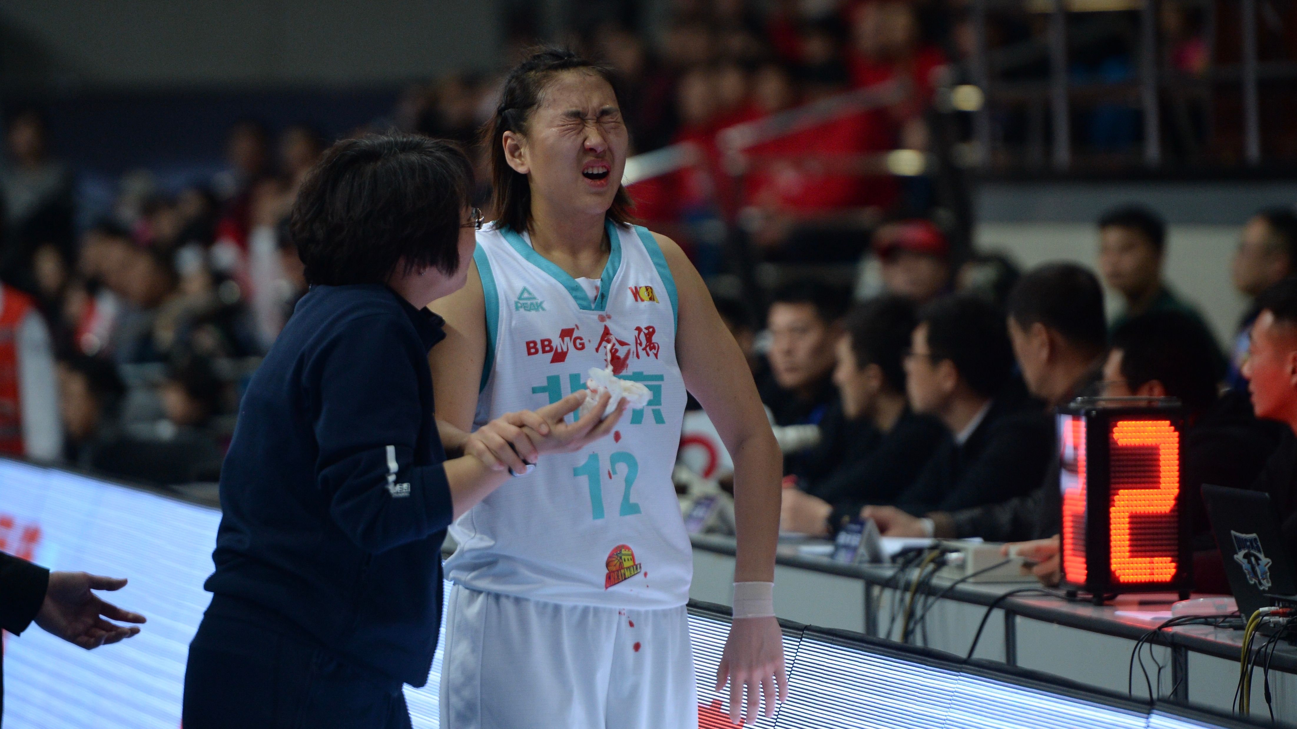 高颂受伤激励首钢女篮,半决赛战广东经验占优__凤凰网