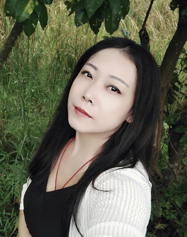 新时代书画界领军人物——邹红英