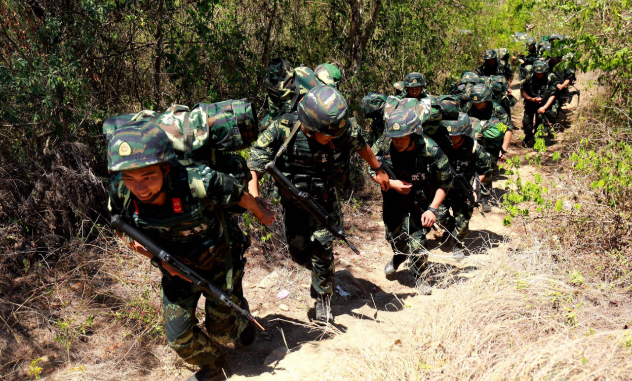 行军时，如何用指南针和地图确定地理位置？这个方法很实用__凤凰网